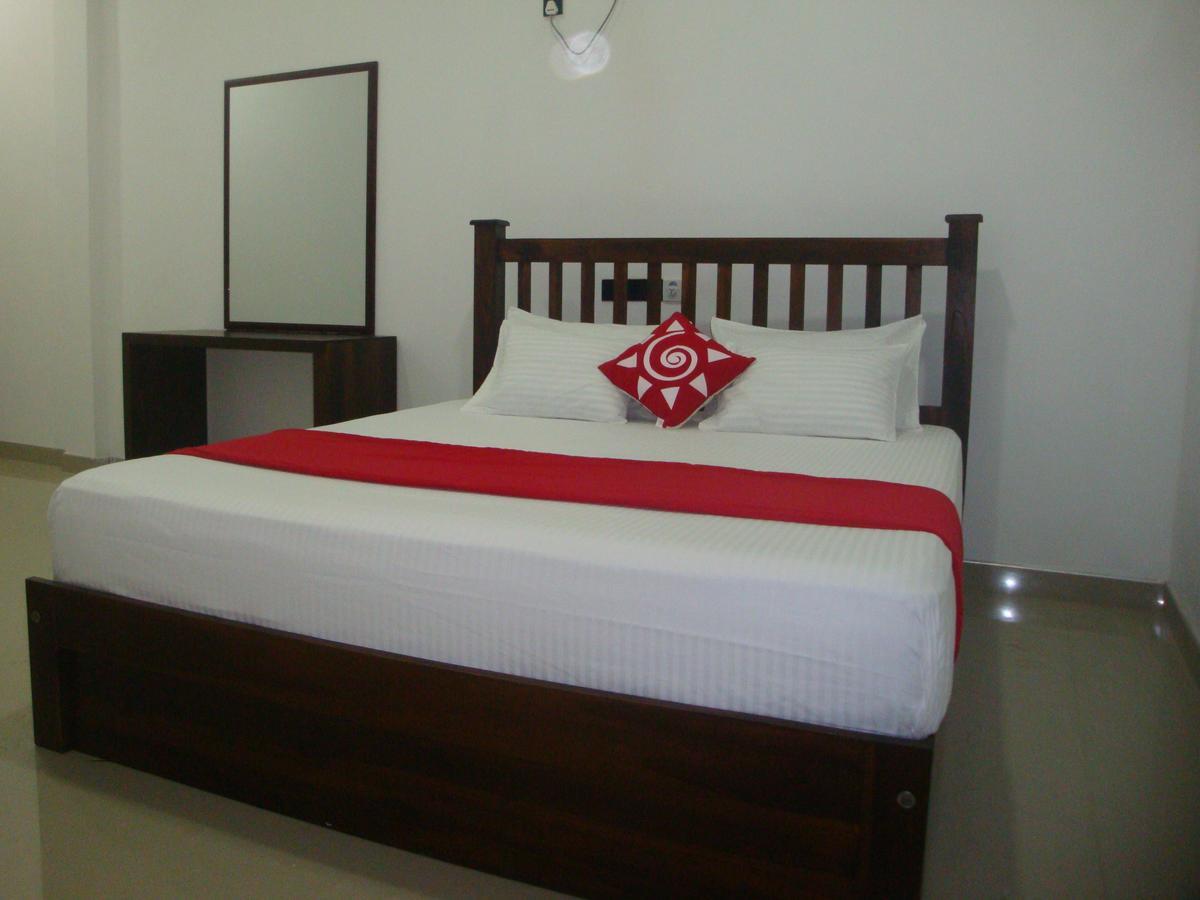 Sea View Tourist Inn Тангале Екстериор снимка